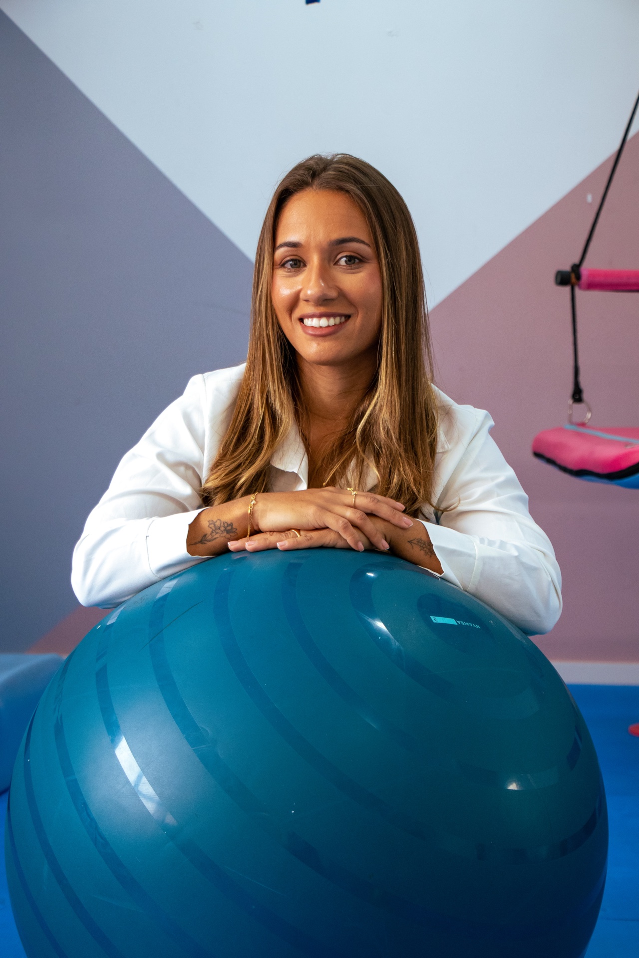 Terapeuta ocupacional trabalhando com paciente